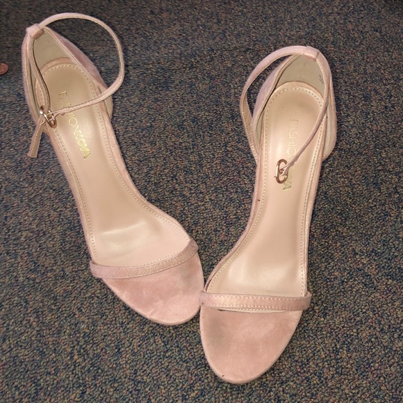 Fashionnova heals - Picture 1 of 4